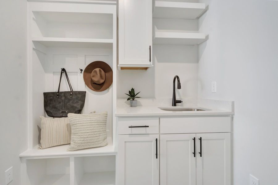 Representative interior finishes for a home built from the Mitchell by Beazer Homes in Stonewood Estates, Durham (Image 14).