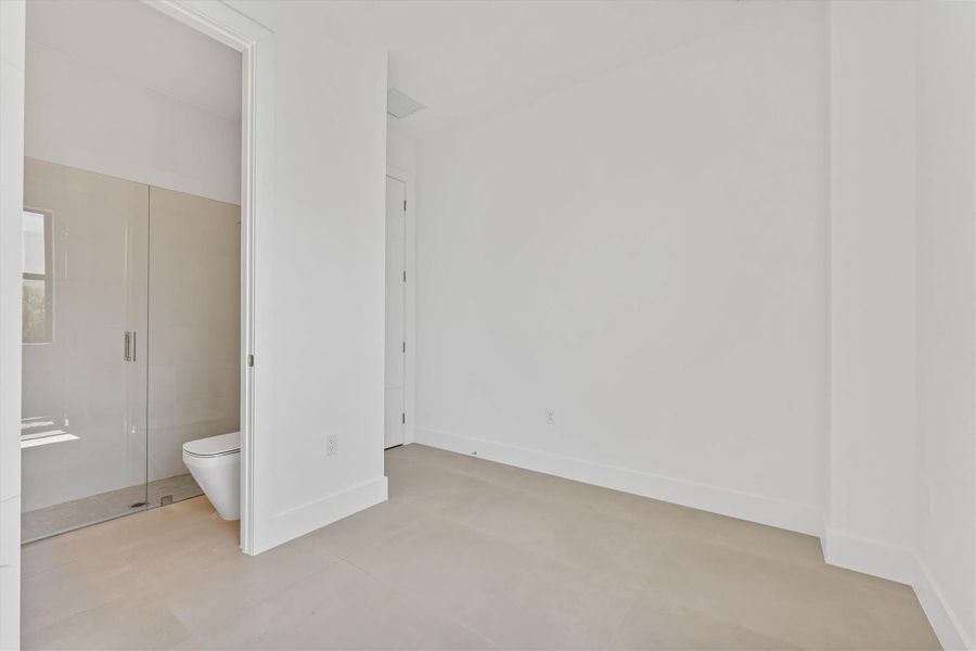 Spacious, unfurnished interior of a new home in , Weston (Image 79).