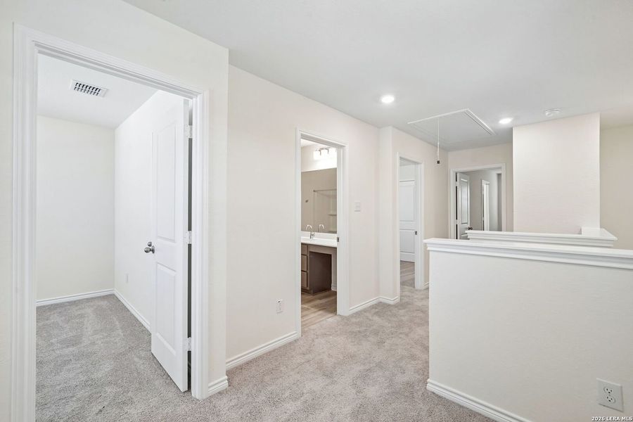Spacious, unfurnished interior of a new home in Nagel Crossing, San Antonio (Image 22).