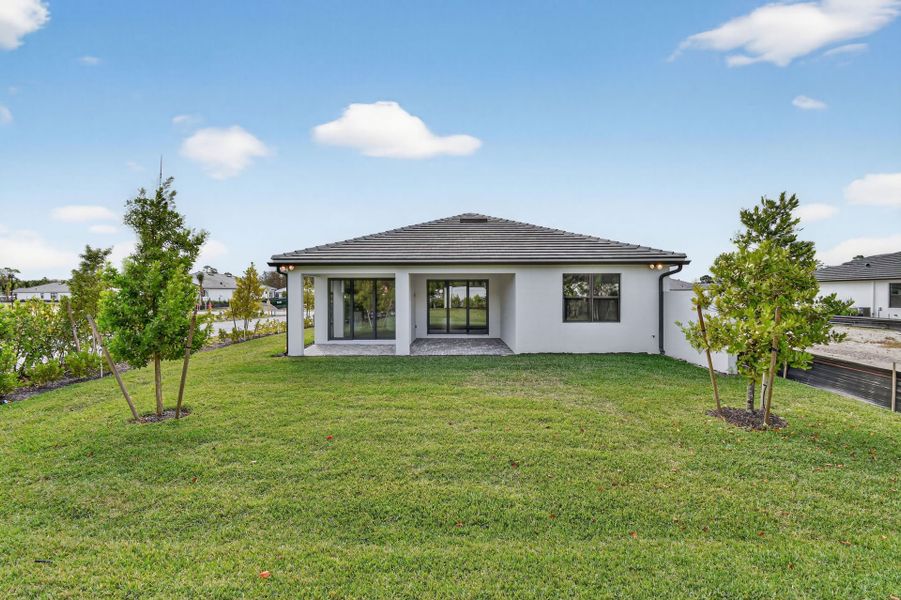 Exterior details and patio area of a home in Hendrix Reserve, Lake Worth (Image 3).