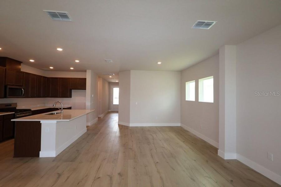 Spacious, unfurnished interior of a new home in Waterset Tradition Series, Apollo Beach (Image 4).