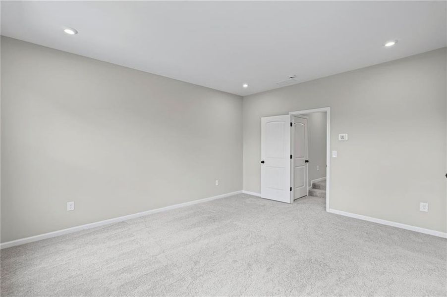 Spacious, unfurnished interior of a new home in Villas at Gold Creek, Dawsonville (Image 27).