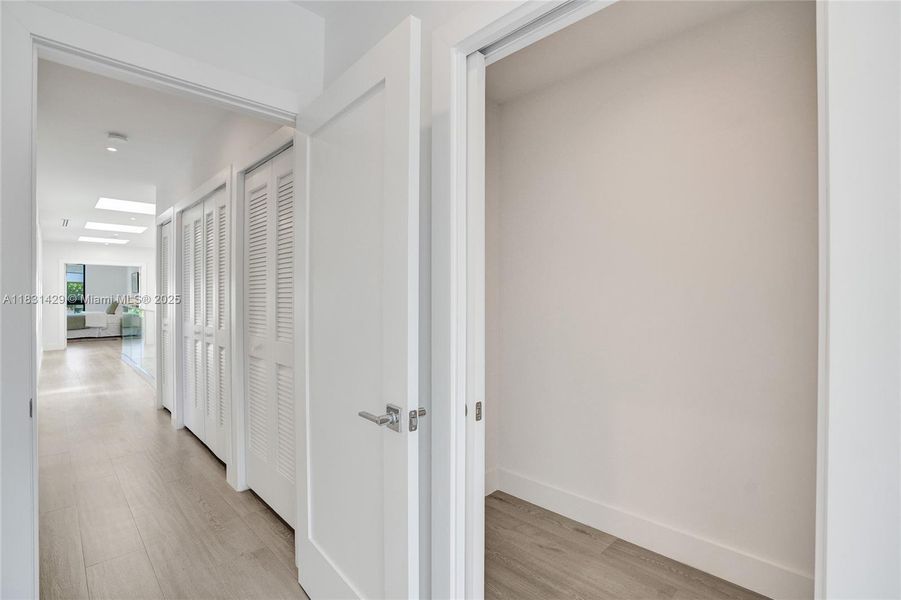 Spacious, unfurnished interior of a new home in , Miami (Image 21).