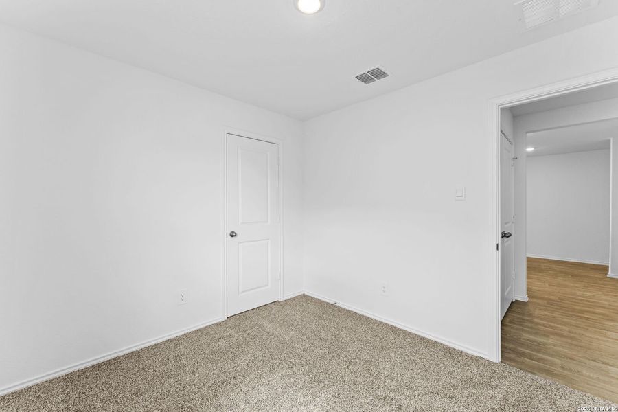 Spacious, unfurnished interior of a new home in Arroyo Ranch, Seguin (Image 18).