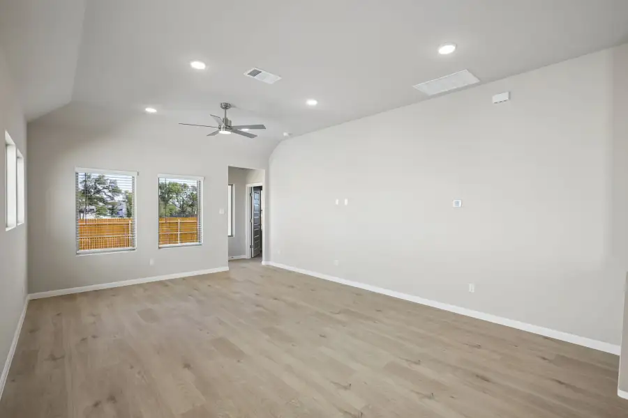 Spacious, unfurnished interior of a new home in Trinity Ranch, Elgin (Image 14).