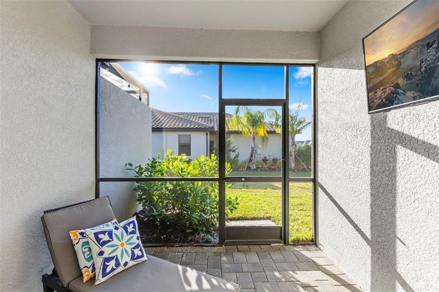 Exterior details and patio area of a home in , Bradenton (Image 24).