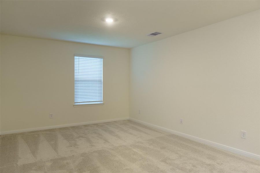 Spacious, unfurnished interior of a new home in Oakwood Trails, Tomball (Image 18).