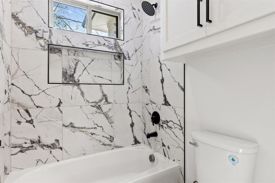 Furnished interior view inside a new home in , Quinlan (Image 8).