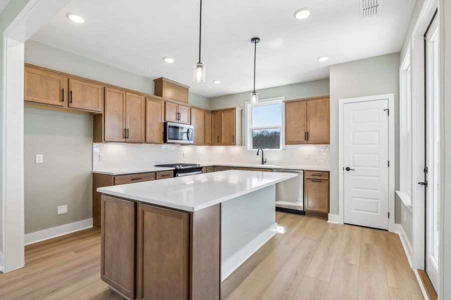 Furnished interior view inside a new home in Del Webb Barton Village, Lebanon (Image 8).
