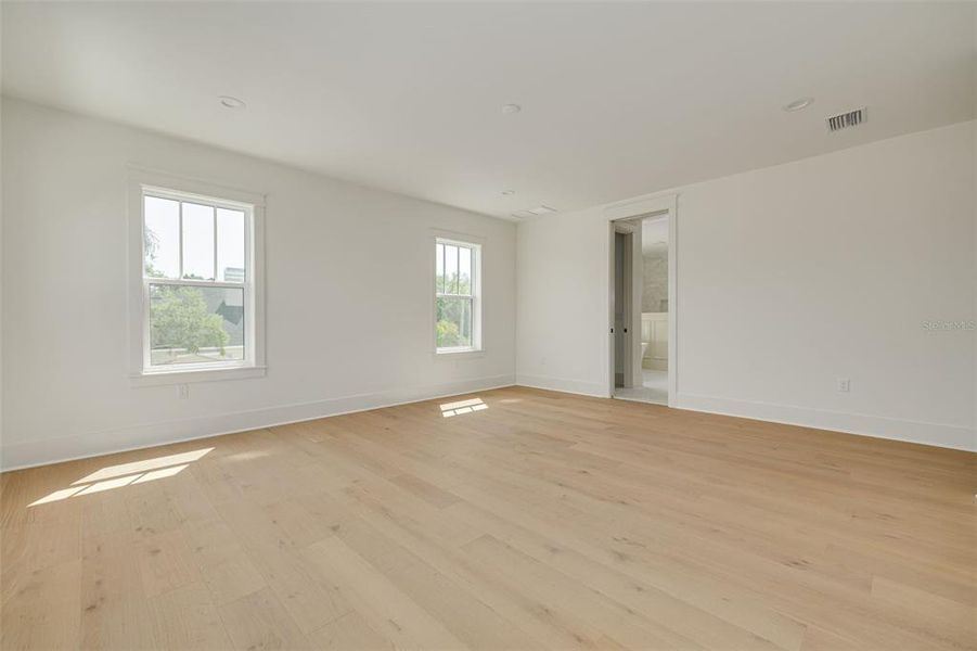 Spacious, unfurnished interior of a new home in , St. Petersburg (Image 42).
