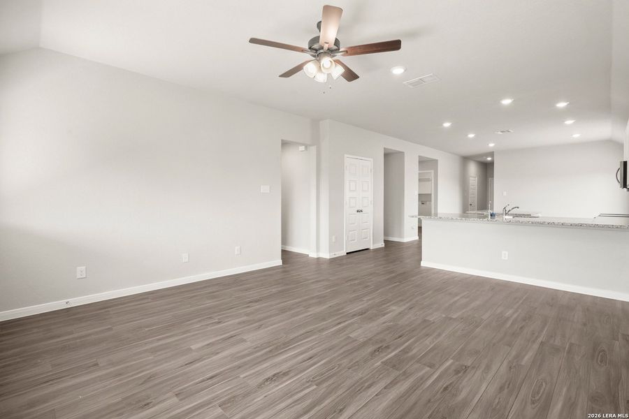 Spacious, unfurnished interior of a new home in Swenson Heights, Seguin (Image 19).
