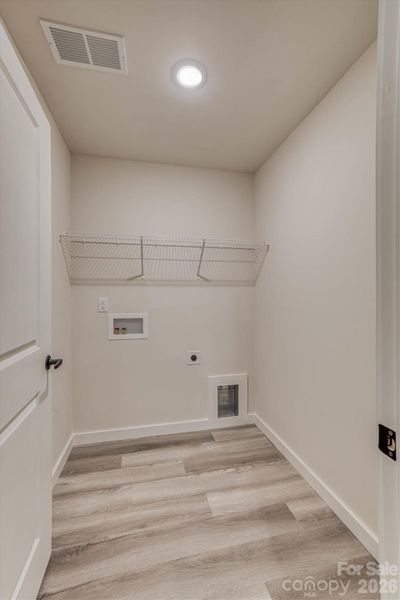 Spacious, unfurnished interior of a new home in , Hudson (Image 19).