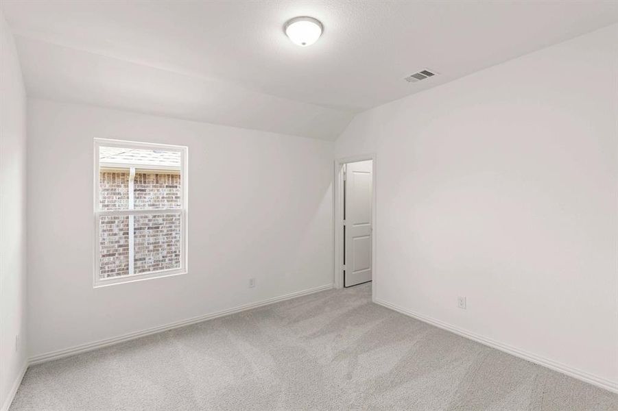 Spacious, unfurnished interior of a new home in Creekview Fossil Ridge, Pilot Point (Image 30).