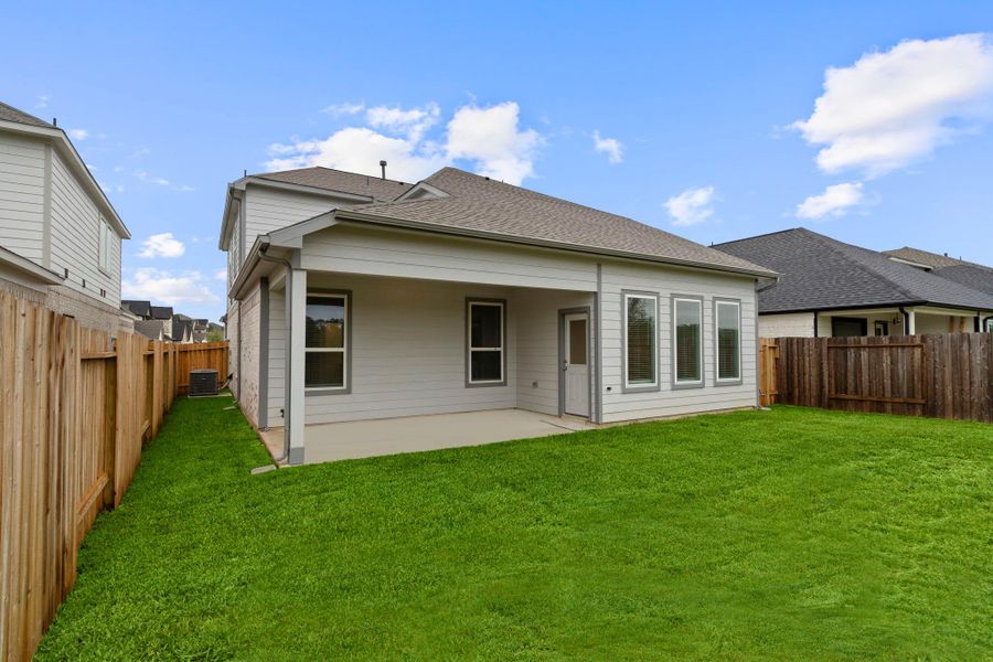 Exterior details and patio area of a home in Barton Creek Ranch, Conroe (Image 3).