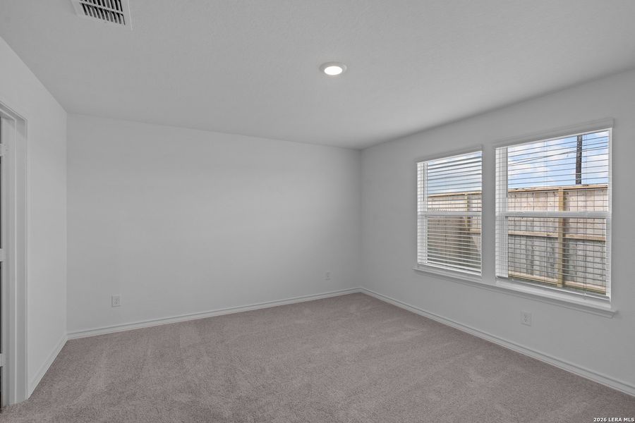Spacious, unfurnished interior of a new home in Cinco Lakes, San Antonio (Image 14).