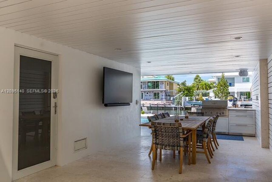 Exterior details and patio area of a home in , Islamorada, Village of Islands (Image 27).