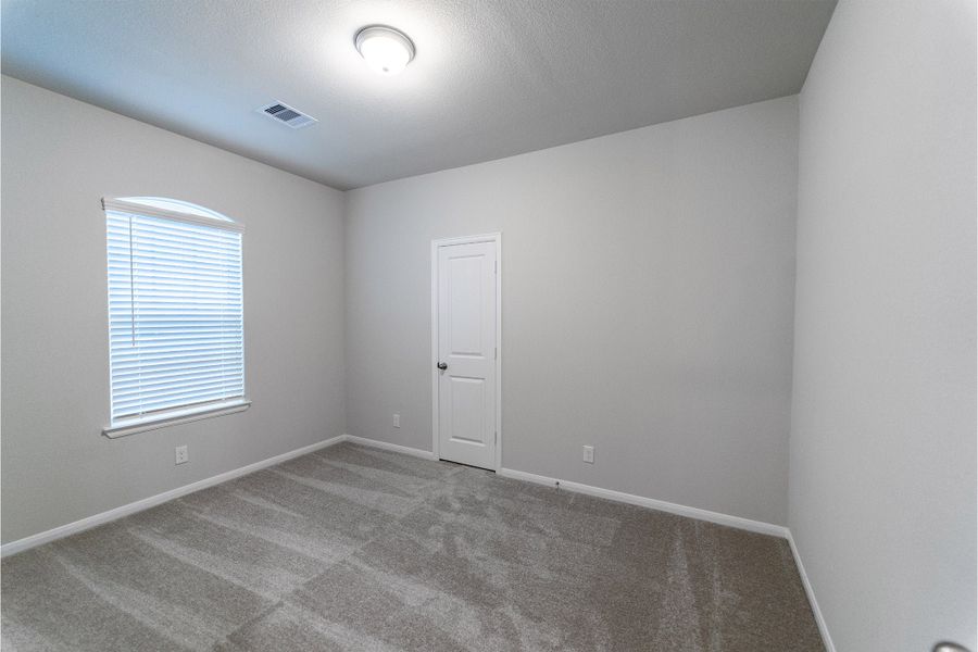 Spacious, unfurnished interior of a new home in Creekhaven, Arcola (Image 36).