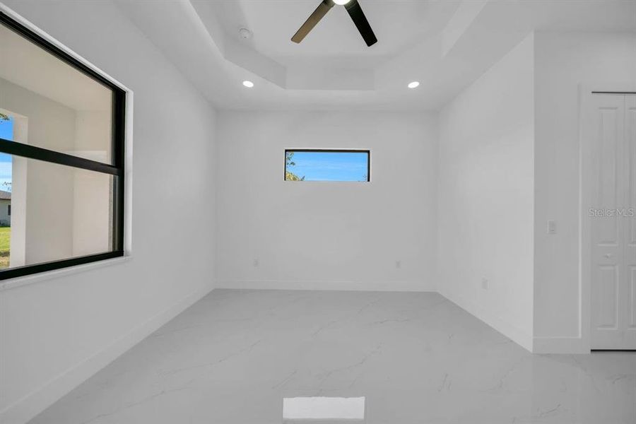 Spacious, unfurnished interior of a new home in , Lehigh Acres (Image 27).