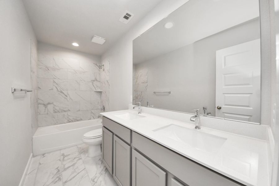 Sample photo of completed home with similar floor plan. Actual colors and selections may vary. Sample photo of completed home with similar floor plan. Actual colors and selections may vary.