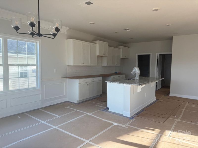 Dining Area & Kitchen