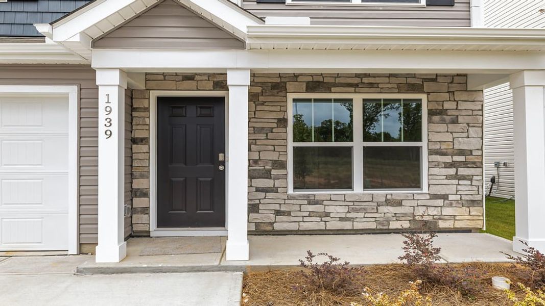 Exterior details and patio area of a home in Cedar Gap, Fountain Inn (Image 2).