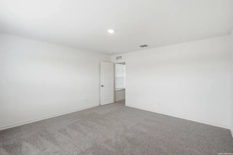 Spacious, unfurnished interior of a new home in Vista Real, Converse (Image 14).