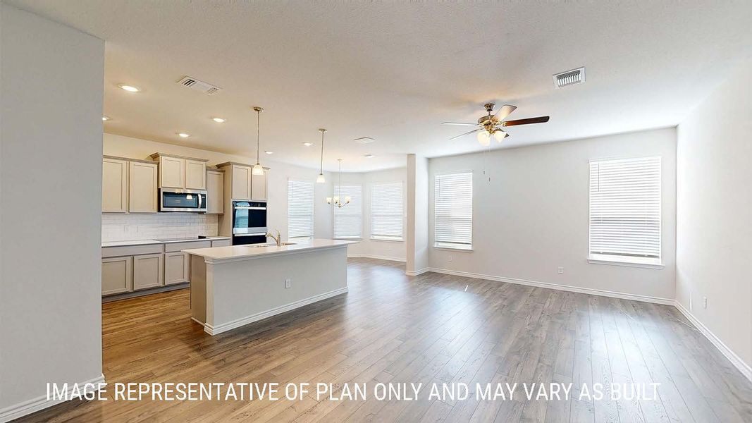 Spacious, unfurnished interior of a new home in Saddle Creek, Waco (Image 15).