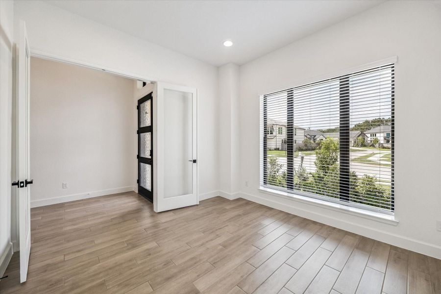 Spacious, unfurnished interior of a new home in Artavia, Conroe (Image 13).