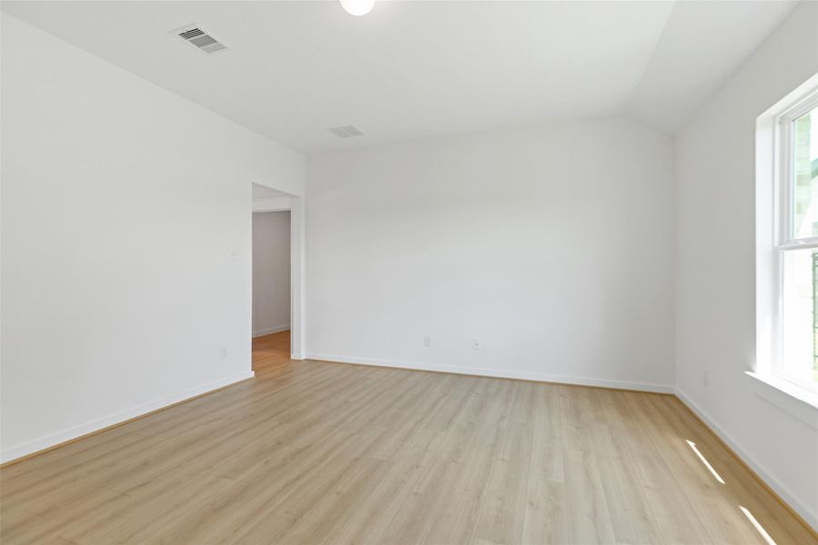 Spacious, unfurnished interior of a new home in Sunterra, Katy (Image 19). Spacious, unfurnished interior of a new home in Sunterra, Katy (Image 19).