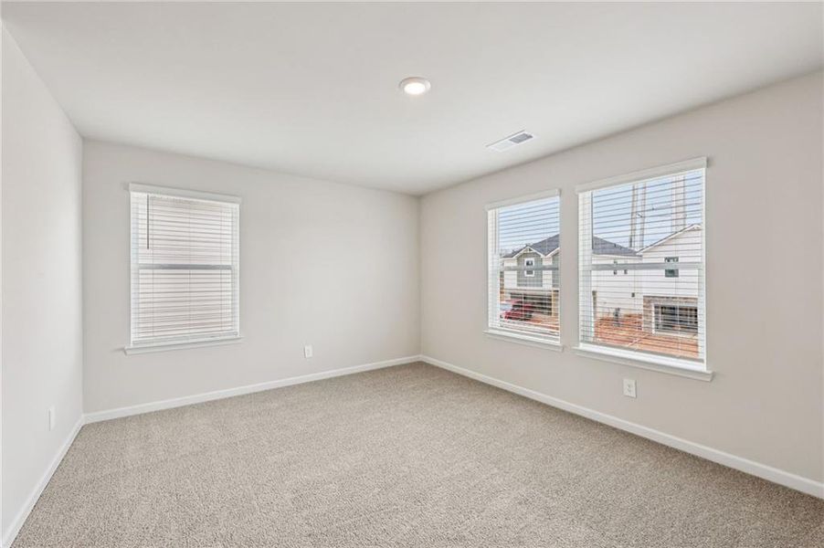 Spacious, unfurnished interior of a new home in Hawthorne Station, College Park (Image 24).