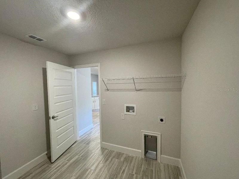 Spacious, unfurnished interior of a new home in Abbey Glen, Dade City (Image 29).