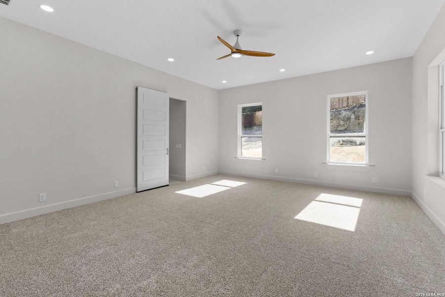 Spacious, unfurnished interior of a new home in , San Antonio (Image 36).
