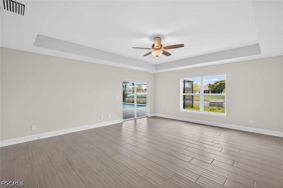 Spacious, unfurnished interior of a new home in Cape Coral, Cape Coral (Image 26).