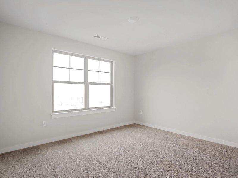 Spacious, unfurnished interior of a new home in Calista Farms, White House (Image 27).