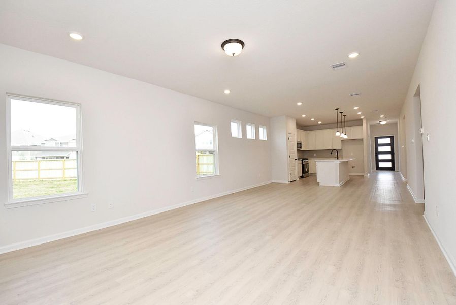 Spacious, unfurnished interior of a new home in Fulshear Lakes, Fulshear (Image 21).