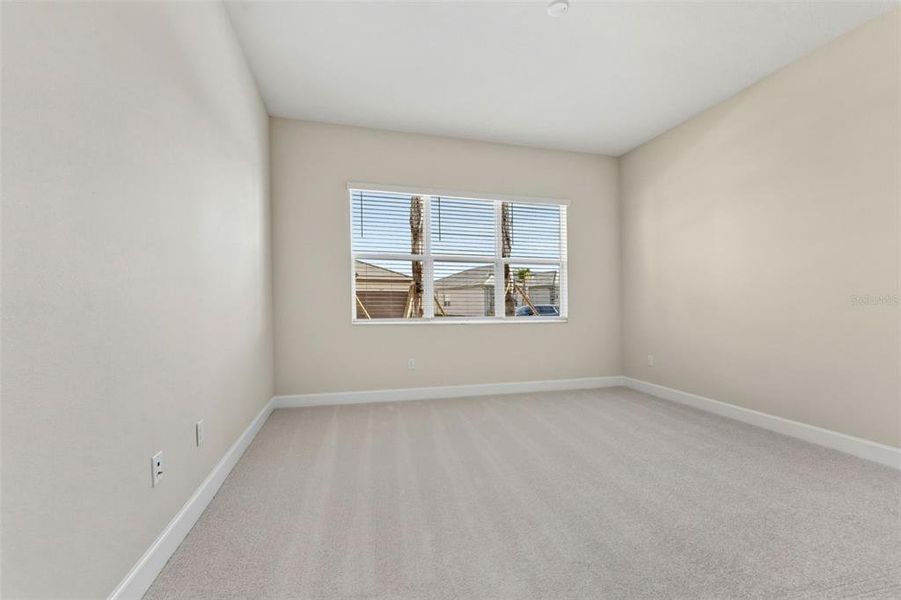 Spacious, unfurnished interior of a new home in Valencia Ridge, Wesley Chapel (Image 19).