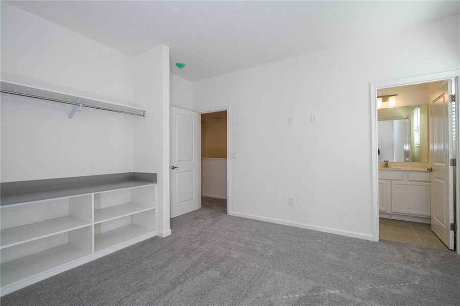 Spacious, unfurnished interior of a new home in , Orlando (Image 78).