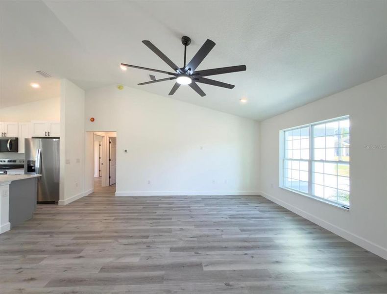 Spacious, unfurnished interior of a new home in , Ocala (Image 21).