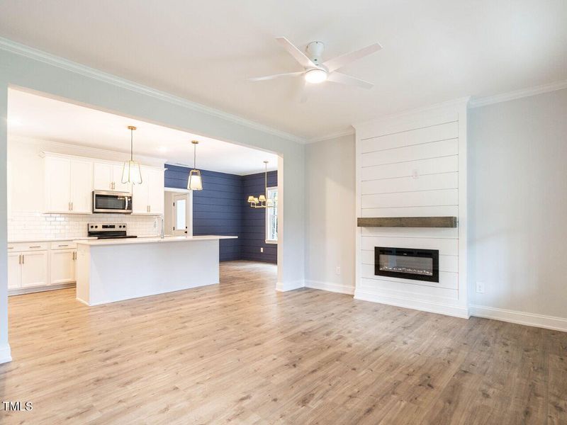 006-1280x960-family-room