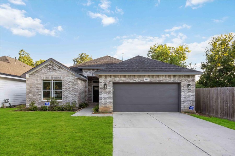Front exterior of a new home in , Houston, TX, highlighting curb appeal (Image 1). Front exterior of a new home in , Houston, TX, highlighting curb appeal (Image 1).