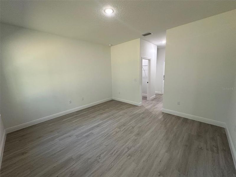 Spacious, unfurnished interior of a new home in , Citrus Springs (Image 21).