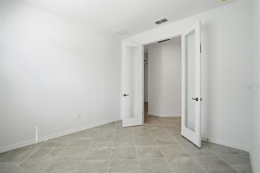 Spacious, unfurnished interior of a new home in Wellen Park Golf & Country Club, Venice (Image 16).
