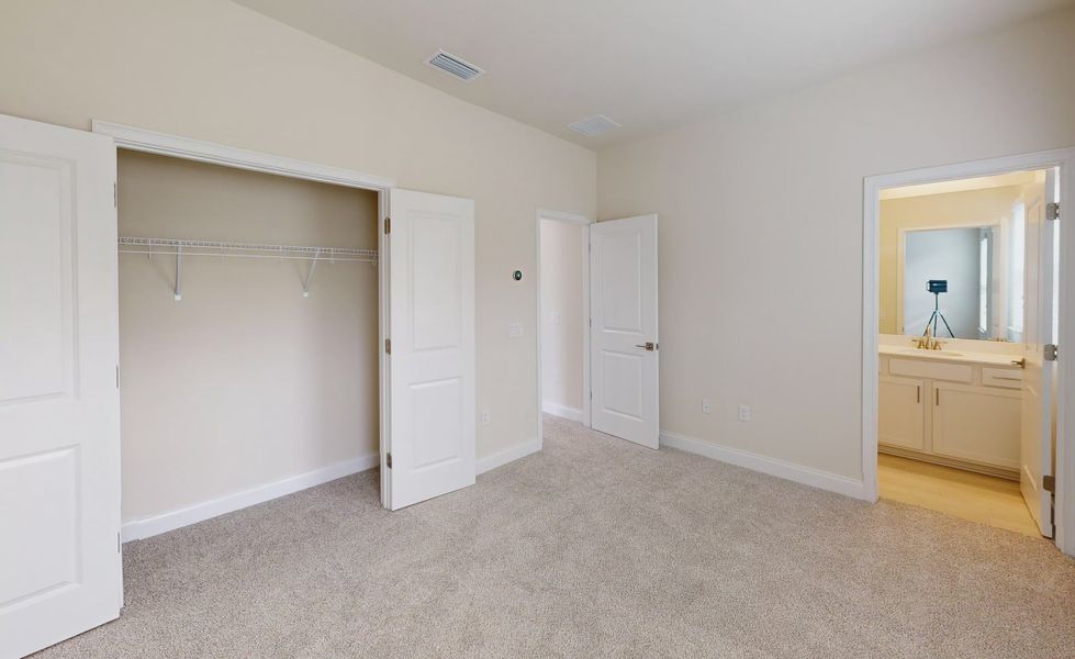 Spacious, unfurnished interior of a new home in Oakmont, Gainesville (Image 40).