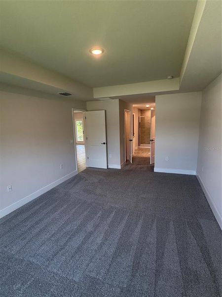 Spacious, unfurnished interior of a new home in Port Charlotte, Port Charlotte (Image 15).