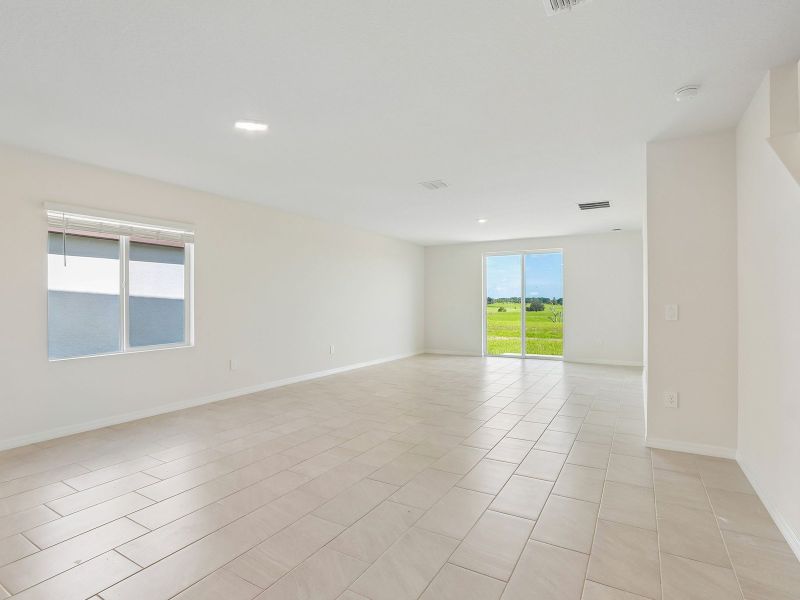 Spacious, unfurnished interior of a new home in Benton Hills - Classic Series, Brooksville (Image 11).