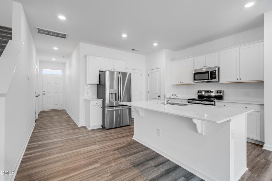 SUN_CaitlinCrossing_Pic_Cameron-15