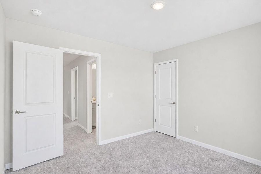 Spacious, unfurnished interior of a new home in , Homer (Image 25).