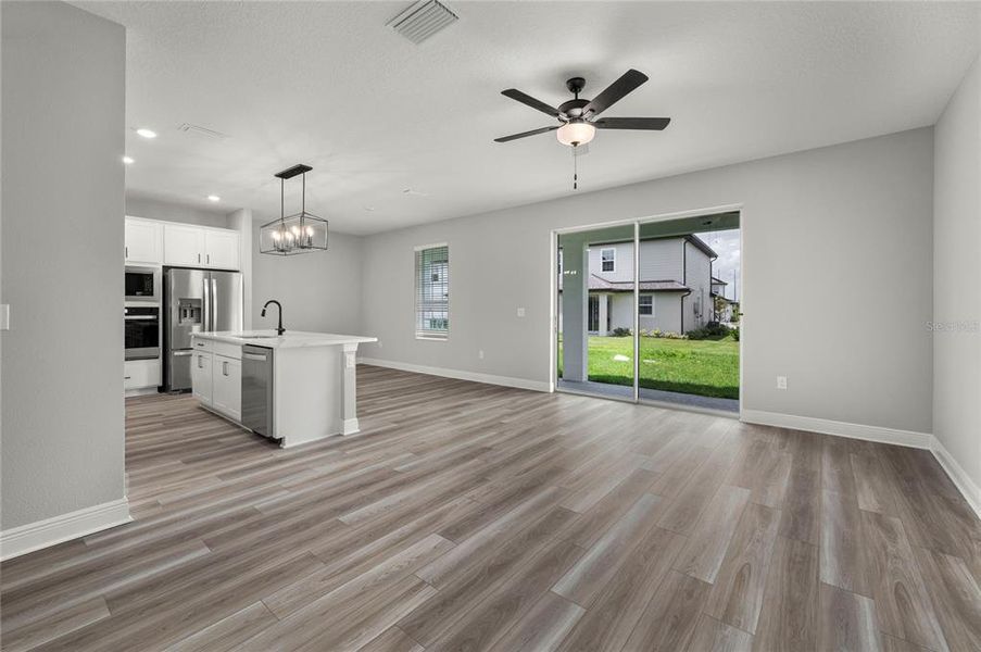 Spacious, unfurnished interior of a new home in Reunion Village, Kissimmee (Image 5). Spacious, unfurnished interior of a new home in Reunion Village, Kissimmee (Image 5).
