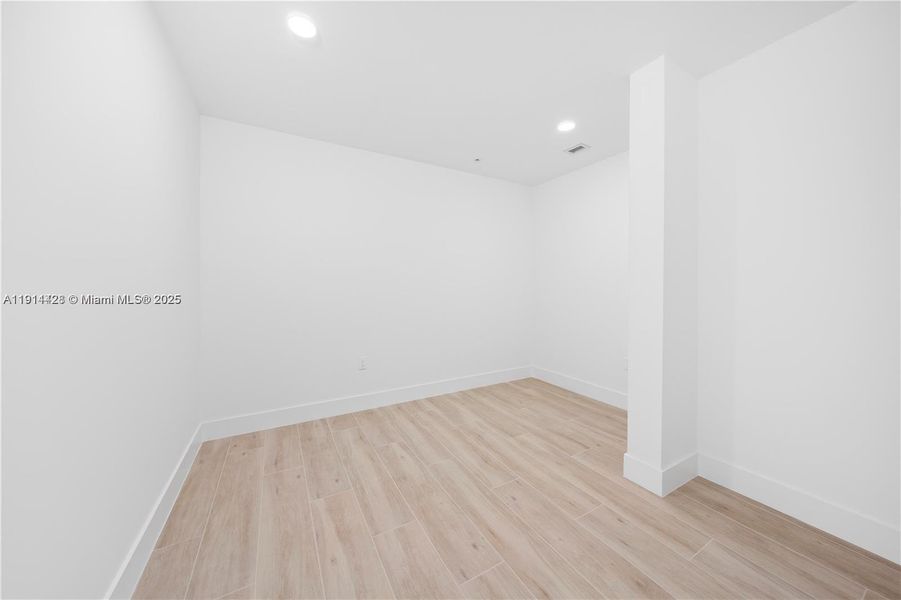 Spacious, unfurnished interior of a new home in , Miami (Image 16).