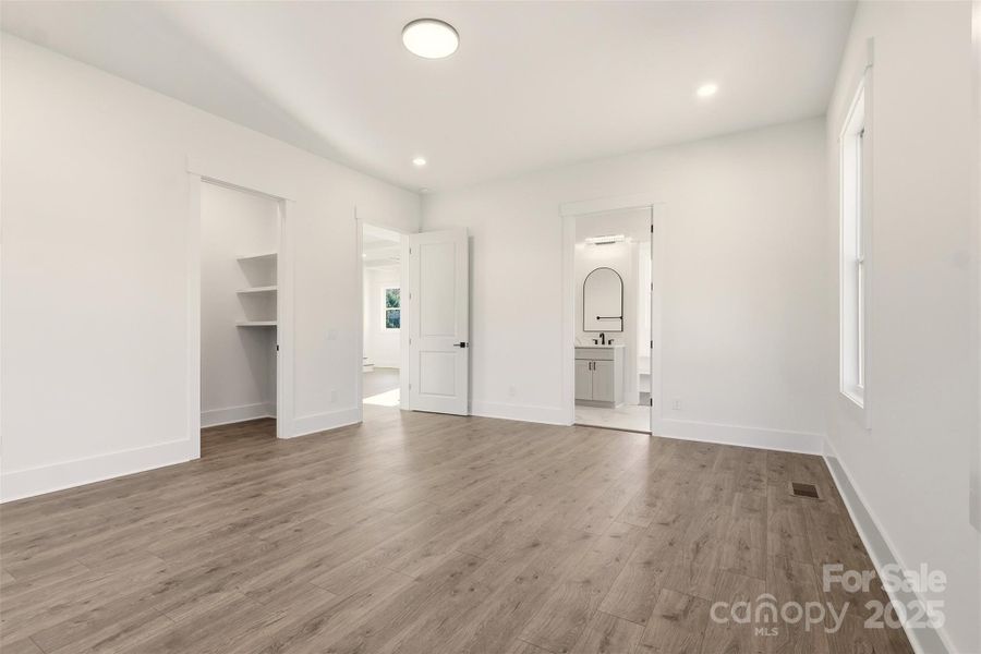 Spacious, unfurnished interior of a new home in , Monroe (Image 35).